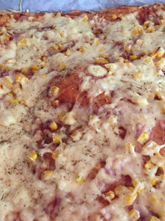 Egyszerű sonkás-sajtos pizza 😋🍕 recept fotója