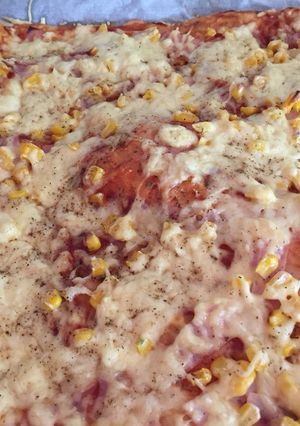 Egyszerű sonkás-sajtos pizza 😋🍕 recept fotója