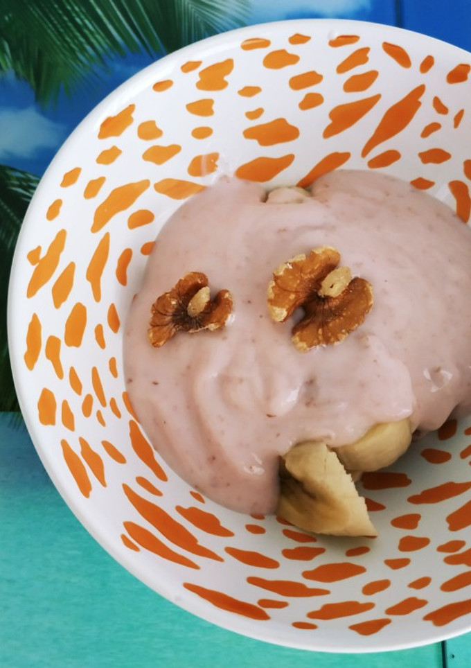 Una foto de Plátano con yogur y nueces