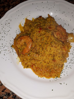 Una foto de Arroz con langostinos y chipirones