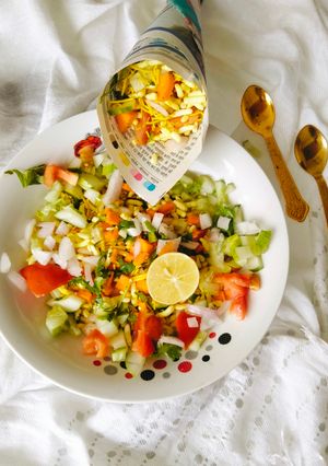 A picture of Kara pori chaat (Crunchy and Flavorful Evening Snacks).