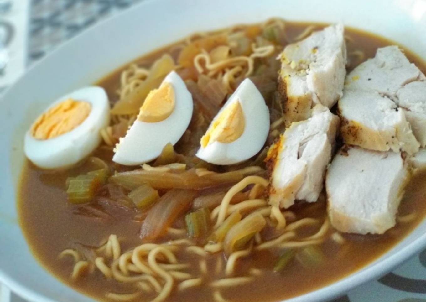 Sopa Ramen de Pollo Asiática