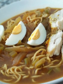 Una foto de Sopa Ramen de Pollo Asiática