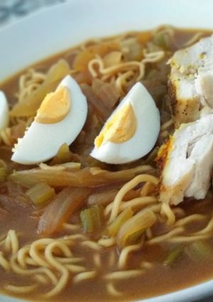 Una foto de Sopa Ramen de Pollo Asiática