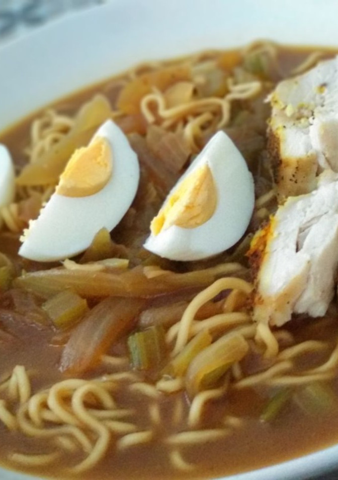 Una foto de Sopa Ramen de Pollo Asiática