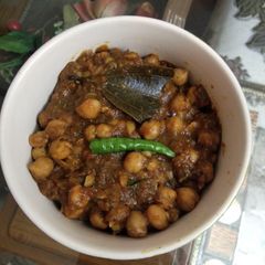 A picture of No onion No garlic chickpeas.