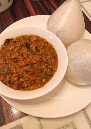A picture of Tuwon shinkafa and miyar wake(Beans soup).