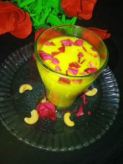 हल्दी वाला दूध (Haldi wala doodh recipe in Hindi) रेसिपी मुख्य फोटो