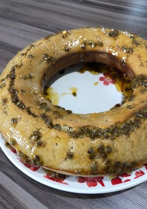Foto de Bolo de camomila com calda de maracujá