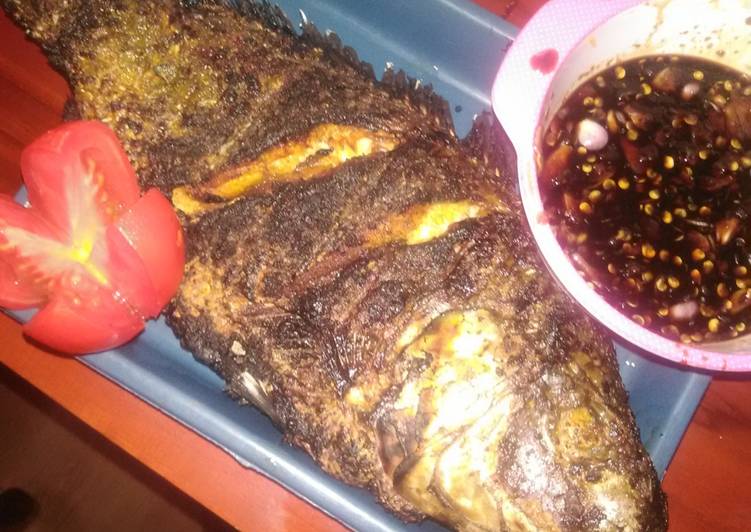 Resep Mujair bakar madu sambal kecap oleh safirawulandari - Cookpad