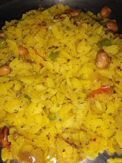 पोहा (poha recipe in Hindi) रेसिपी मुख्य फोटो