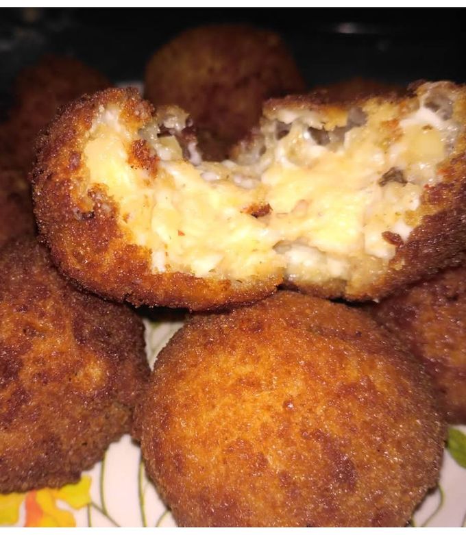 A picture of Cheese balls.