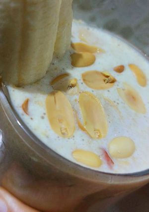 صورة لوصفة سموزي موز بالحليب والفول السوداني