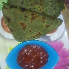 बथुआ का पराठा (Bathua ka paratha recipe in Hindi)-レシピのメイン写真