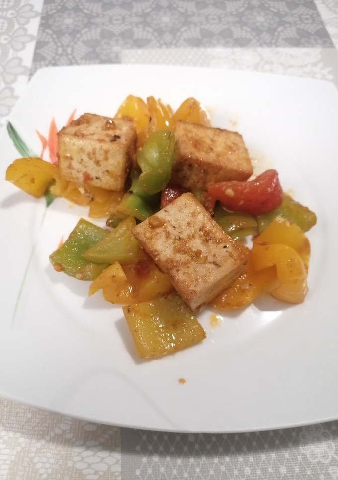 Una foto de 258. Tofu con pimientos y especias para burritos