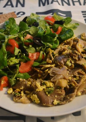 Foto principal de Revuelto de setas y ensalada