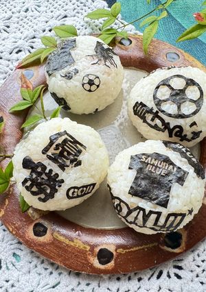 A picture of Japanese World Cup Onigiri.