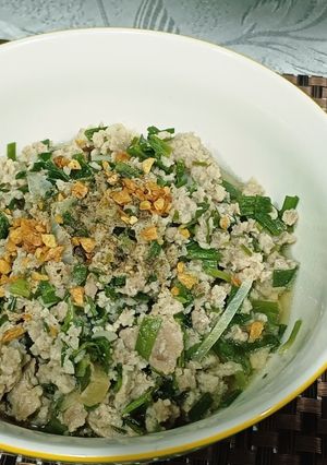 Hình của món Thịt rang hành ngò vắt chanh.