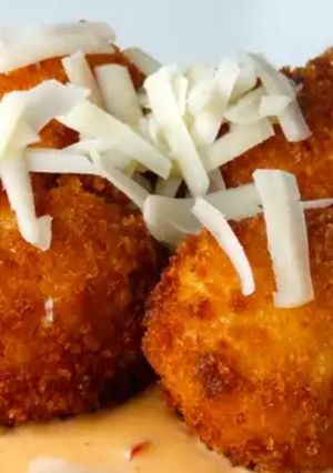 A picture of Chicken cheese ball with dressing.
