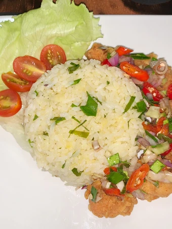 Cara Mudah Membikin Resep Ayam Crispy Sambal Matah &amp; Nasi Daun Jeruk yang  Bikin Ketagihan Anti Ribet, Menggugah Selera