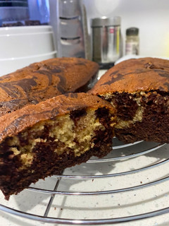 Una foto de Esponjosa torta marmoleada