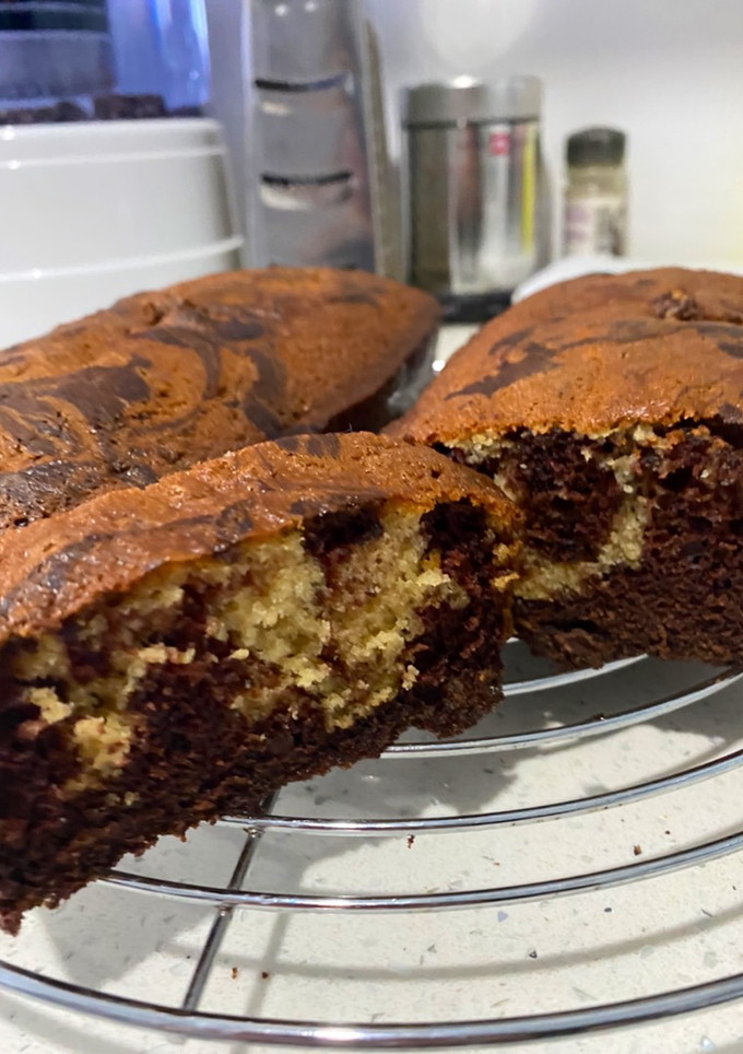 Una foto de Esponjosa torta marmoleada