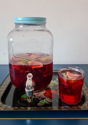 Una foto de Agua de jamaica con jengibre y naranja