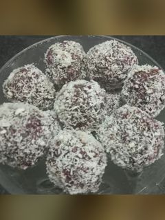 બીટ ના લાડુ (Beetroot Ladoo Recipe In Gujarati) રેસીપી મુખ્ય ફોટો