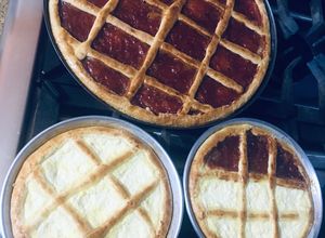 Una foto de Pastafrola de ricota y membrillo con oporto!!