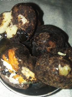 होममेड ड्राई फ्रूट चॉकलेट (Homemade dry fruit chocolate recipe in Hindi) रेसिपी मुख्य फोटो