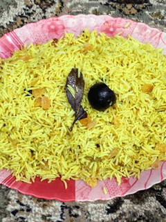 صورة لوصفة أرز بسمتي بالزبيب 👍