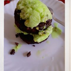 A picture of Instant Chocolate Cake with Ice cream.