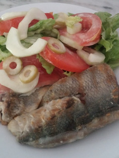 Una foto de Lomos de Anchoa a la plancha con Ensalada al Yogurt