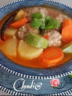Una foto de Caldo de albóndigas🌹