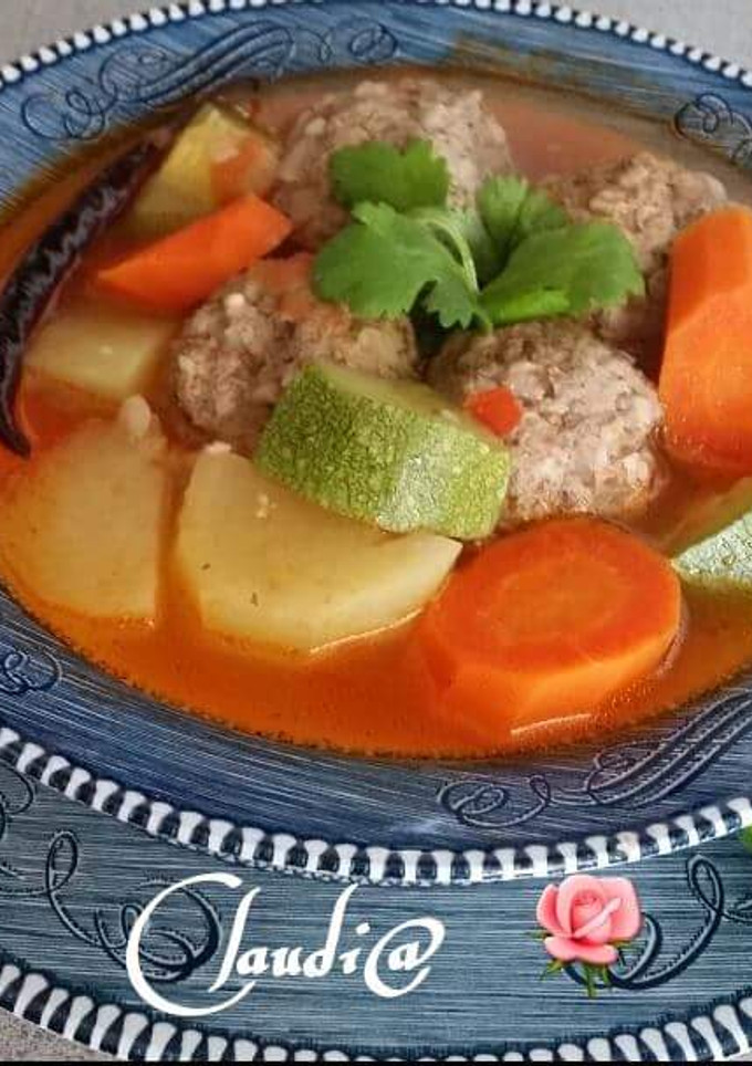 Una foto de Caldo de albóndigas🌹