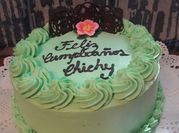 Una foto de torta chocolate y menta