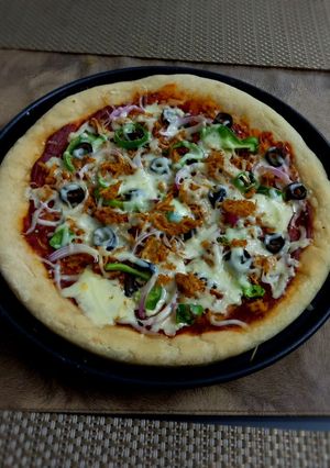 A picture of Chicken Tikka Pan Pizza 🍕.