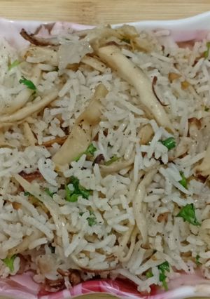 சிப்பி காளான் பிரைட் ரைஸ் (Mushroom Fried Rice in Tamil) செய்முறை முக்கிய புகைப்படம்