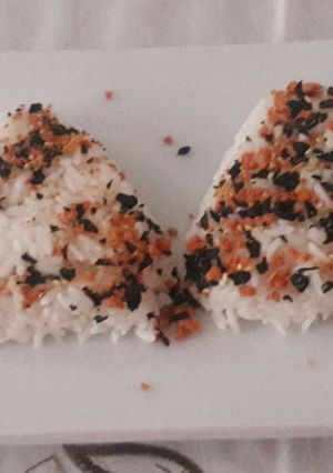 Una foto de Furikake onigiri🍙