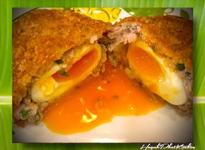 Hình của món Scotch Eggs - Trứng Gà Bọc Thịt Chiên Xù.