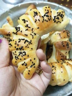 صورة لوصفة معجنات بحشوات مختلفه وعجينه هشه زي القطن