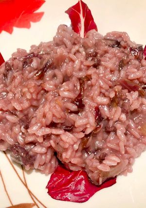 Foto di Risotto al radicchio rosso di Treviso e vino rosso