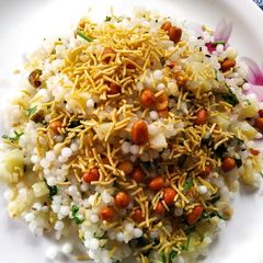 A picture of Sabudana pulao with peanut.