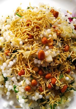 A picture of Sabudana pulao with peanut.