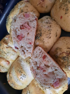 Una foto de Pancitos de panceta y orégano