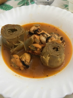 Una foto de Mejillones con alcachofas en escabeche