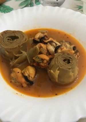 Una foto de Mejillones con alcachofas en escabeche