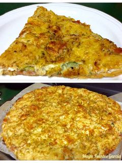 Una foto de Pizza de calabacín, cebolla y quesos