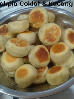 Foto resep Bakpia 2 versi (Rasa Cokelat & Kacang Hijau)