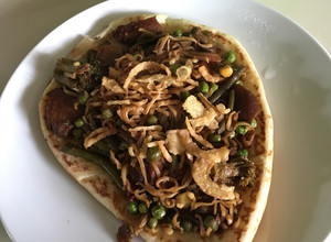Una foto de Pizza tipo Oriental